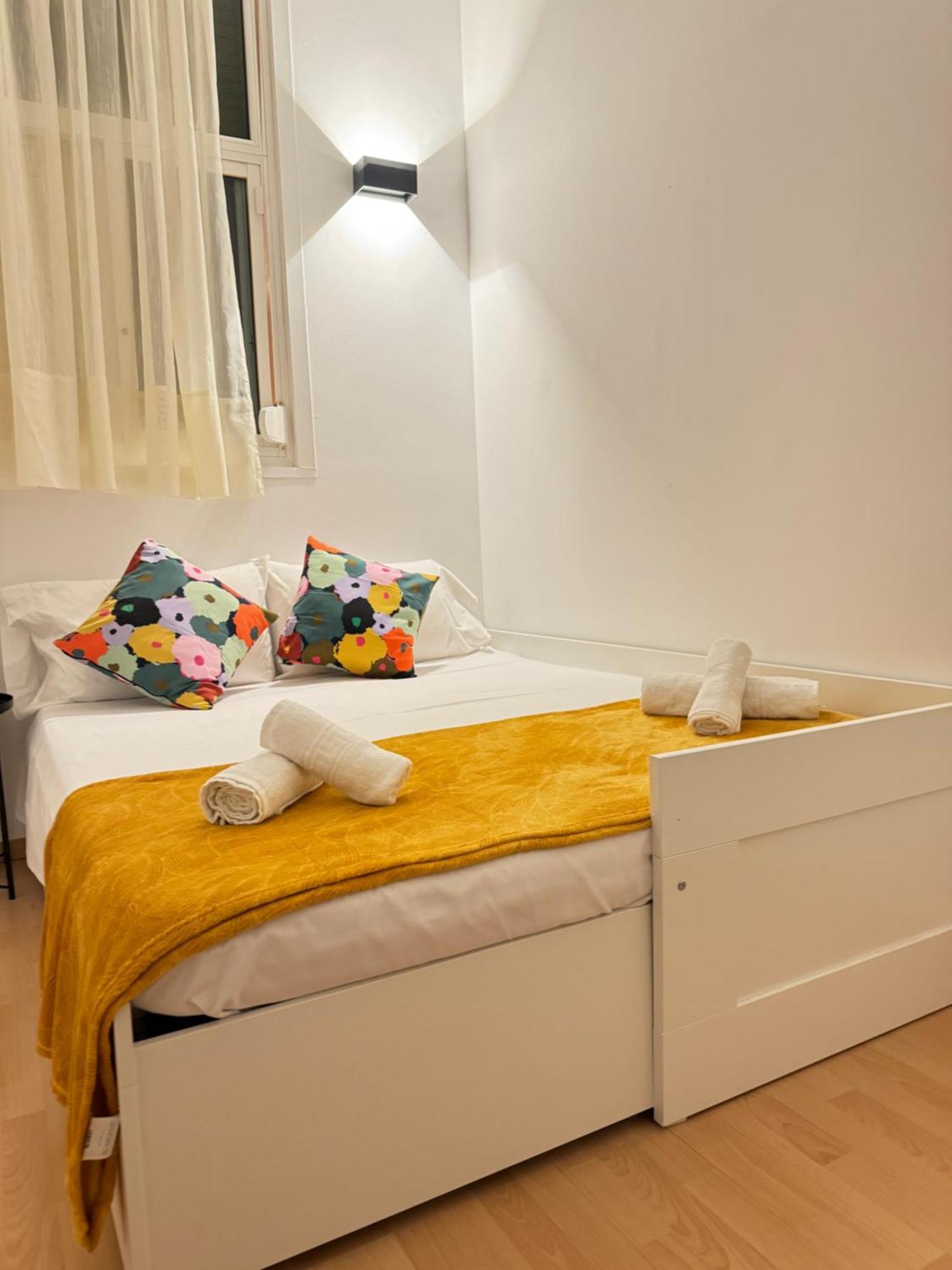Pamis Apartament Sants, バルセロナ エクステリア 写真