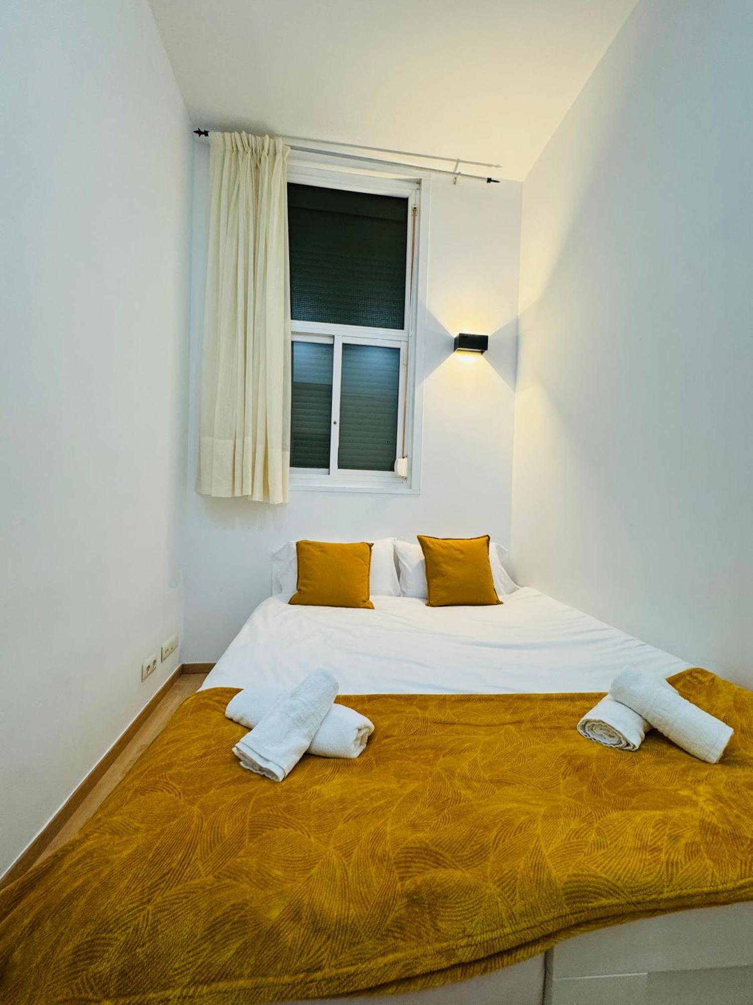 Pamis Apartament Sants, バルセロナ エクステリア 写真